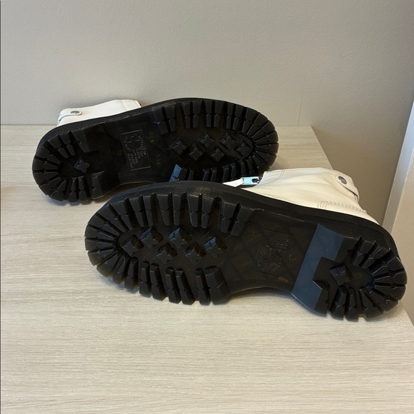 Dr. Martens White leather Jetta zip up Ankle Boots with Black Soles size 8 - Picture 4 of 8